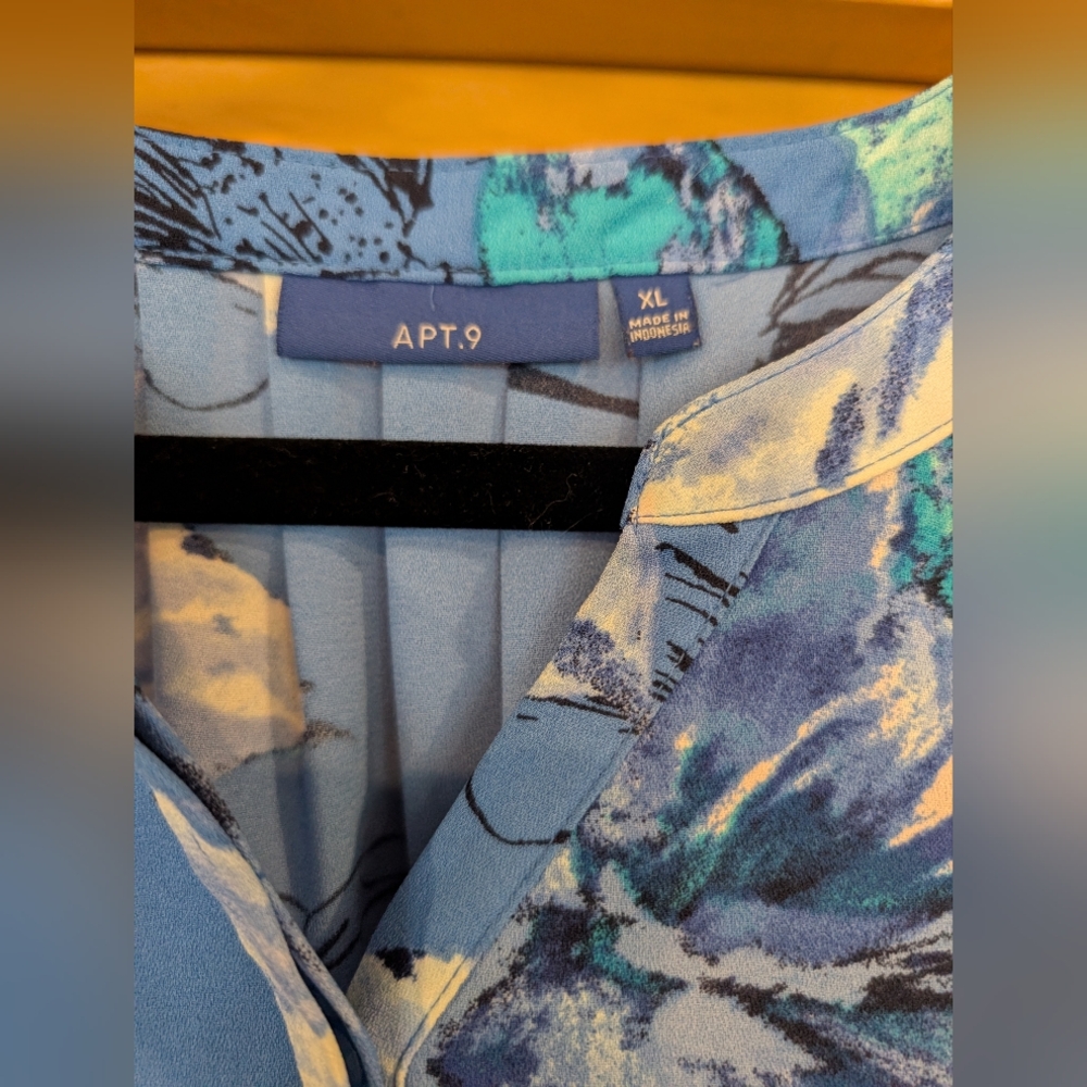 Apt. 9 Sleeveless Blue Floral Blouse - Picture 2 of 5